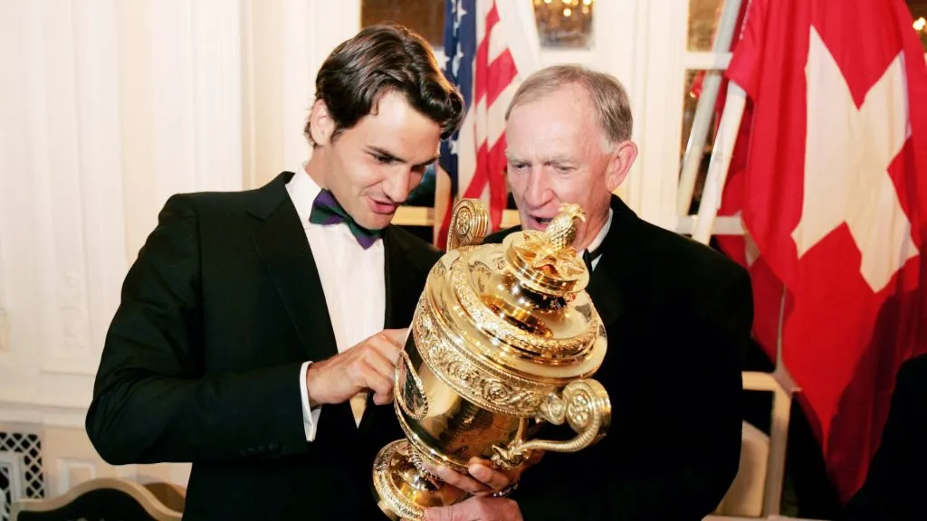Roger Federer and Tony Roche look at the trophy at the Wimbledon Winners Dinner at the Savoy Hotel on July 3, 2005 in London (Getty Images)