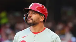 Kyle Schwarber reacts.