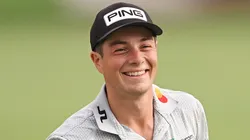 Viktor Hovland of Norway smiles on the 18th green during Day One of the DP World Tour Championship on the Earth Course at Jumeirah Golf Estates on November 16, 2023.