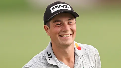 Viktor Hovland of Norway smiles on the 18th green during Day One of the DP World Tour Championship on the Earth Course at Jumeirah Golf Estates on November 16, 2023.