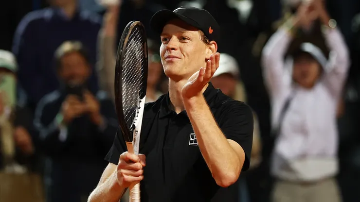 Jannik Sinner of Italy acknowledges the crowd following victory against Francisco Cerundolo of Argentina during the Men's Singles Round of 16 match on Day Nine of the Internazionali BNL D'Italia 2025 at Foro Italico on May 13, 2025 in Rome, Italy.