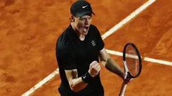 Jannik Sinner of Italy celebrates winning the first set against Francisco Cerundolo of Argentina during the Men's Singles Round of 16 match on Day Nine of the Internazionali BNL D'Italia 2025 at Foro Italico on May 13, 2025 in Rome, Italy