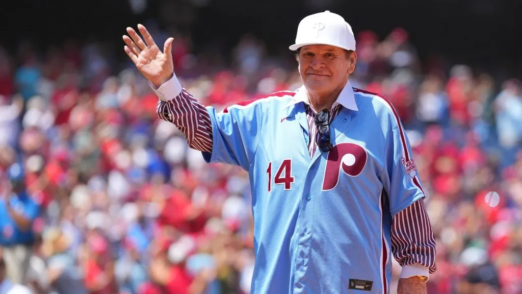 Former Philadelphia Phillies player Pete Rose acknowledges the crowd prior to the game against the Washington Nationals at Citizens Bank Park on August 7, 2022 in Philadelphia, Pennsylvania. (Photo by Mitchell Leff/Getty Images)
