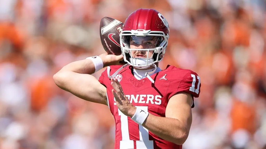 Jackson Arnold #11 of the Oklahoma Sooners warms up prior to a game against the Texas Longhorns at Cotton Bowl Stadium on October 12, 2024 in Dallas, Texas.