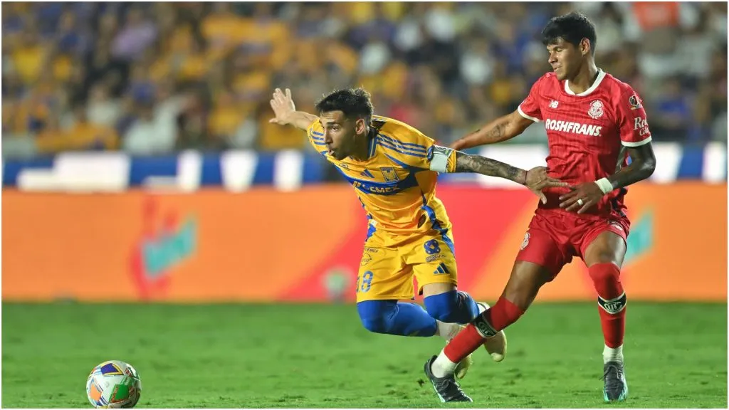 Fernando Gorriarán of Tigres fights for the ball with Robert Morales of Toluca – Azael Rodriguez/Getty Images