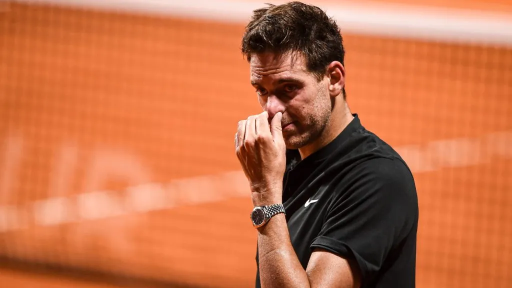 Juan Martin del Potro cries after loosing his last match as a professional tennis player against Federico Delbonis. (Marcelo Endelli/Getty Images)