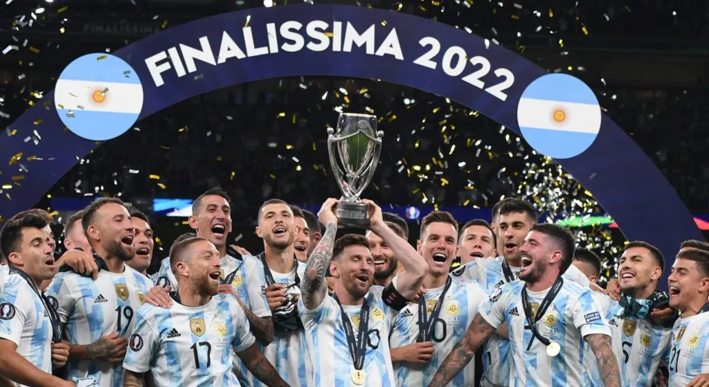 Lionel Messi lifting the Finalissima trophy