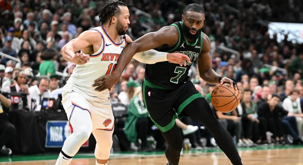 Jaylen Brown and Jalen Brunson playing an NBA game