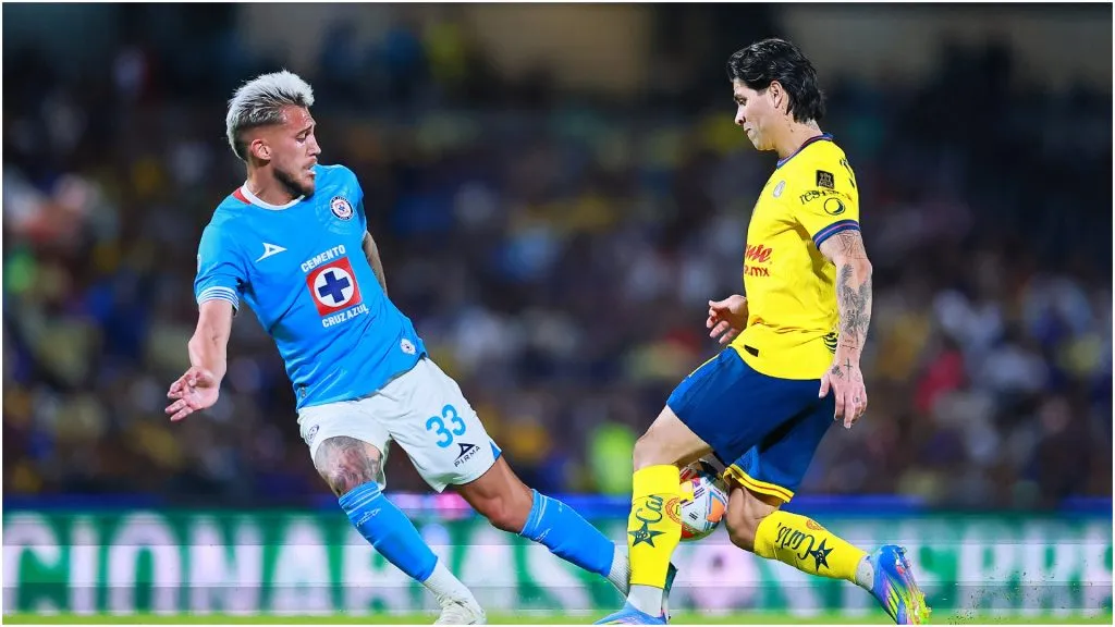 Gonzalo Piovi of Cruz Azul competes for the ball against Victor Davila of America – Manuel Velasquez/Getty Images