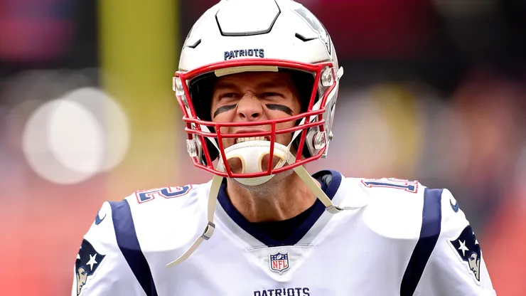 Tom Brady #12 of the New England Patriots warms up prior to the game against the Washington Redskins at FedExField on October 06, 2019 in Landover, Maryland.