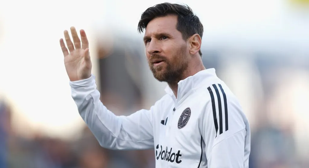 Lionel Messi greeting the fans