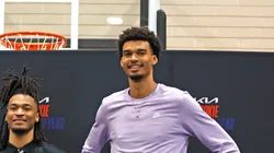 Stephon Castle (2R) of the San Antonio Spurs poses with Tim Duncan (2L), David Robinson (L) and Wembanyama (R) after he was named NBA Rookie of the Year