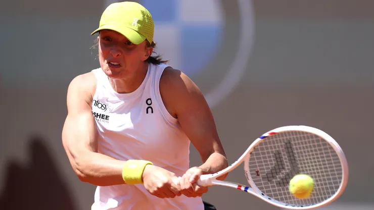 Iga Swiatek of Poland plays a backhand in her women's round of 64 match against Elisabetta Cocciaretto of Italy on Day Four of the Internazionali BNL D'Italia 2025 at Foro Italico on May 08, 2025 in Rome, Italy.