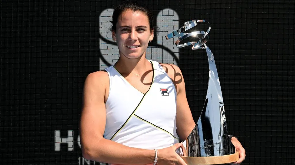 Emma Navarro of USA poses for a photo after winning the 2024 Hobart International at Domain Tennis Centre on January 13, 2024. (Source: Steve Bell/Getty Images)