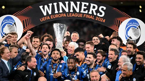 Gian Piero Gasperini lifts The UEFA Europa League Trophy as he celebrates players of Atalanta BC after defeating Bayer 04 Leverkusen during the UEFA Europa League 2023/24 final match.