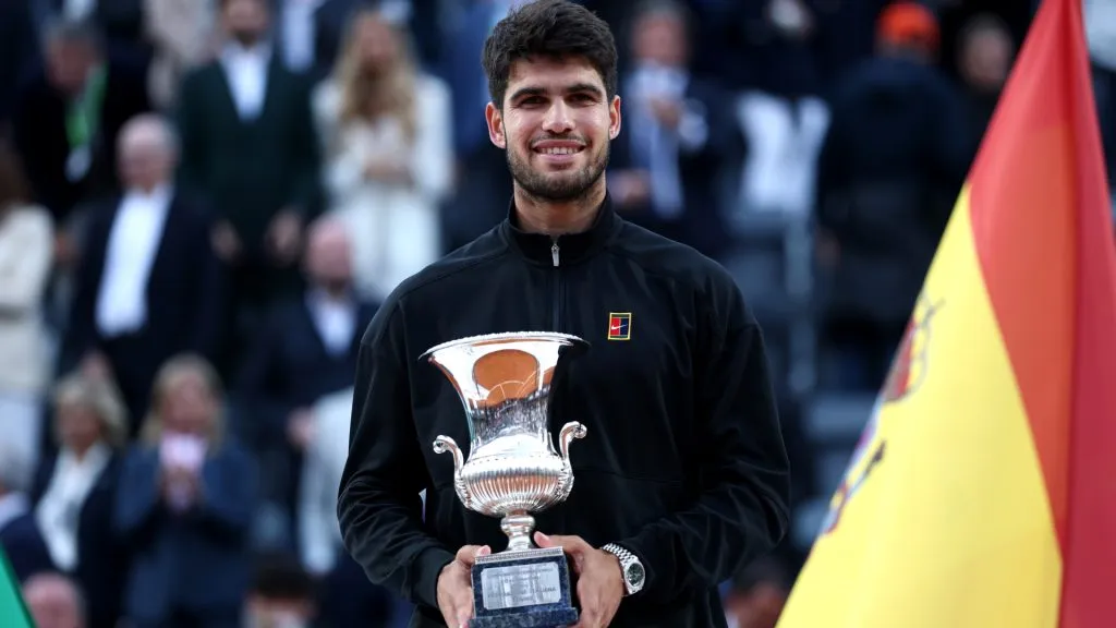 Carlos Alcaraz poses with the Rome Open trophy
