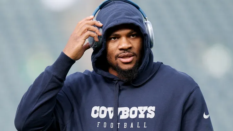 Micah Parsons #11 of the Dallas Cowboys warms up before a game against the Philadelphia Eagles at Lincoln Financial Field on December 29, 2024 in Philadelphia, Pennsylvania.
