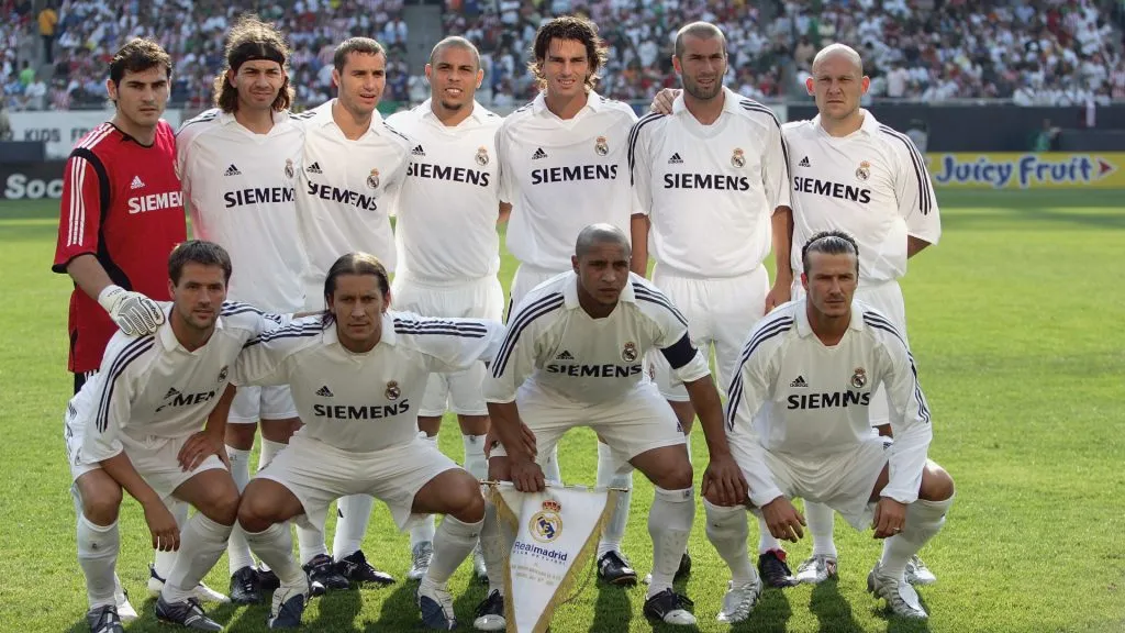 Starters of Real Madrid pose for a photo before a friendly match against Chivas De Guadalajara on July 16, 2005. Ronaldo Nazario and Zinedine Zidane were in that team. (Jonathan Daniel/Getty Images)