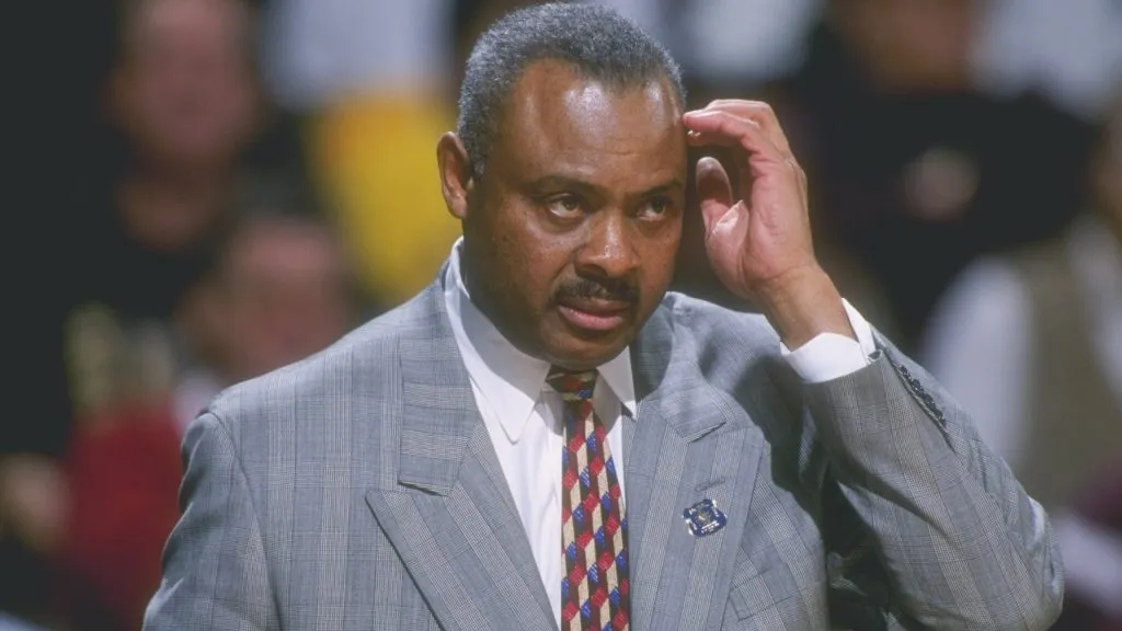 Coach Clem Haskins of the Minnesota Golden Gophers watches his players during a playoff game against the Temple Owls in 1997. (Source: Allsport / Getty Images)