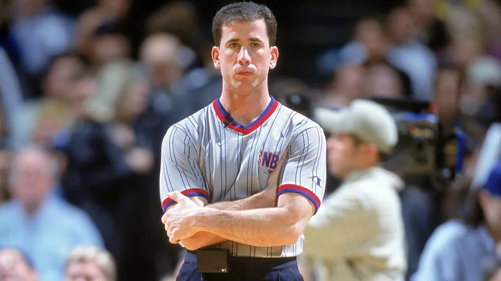 Referee Tim Donaghy stands on the court during the game between the New York Knicks and the Dallas Mavericks in 2000. (Source: Ronald Martinez /Allsport)