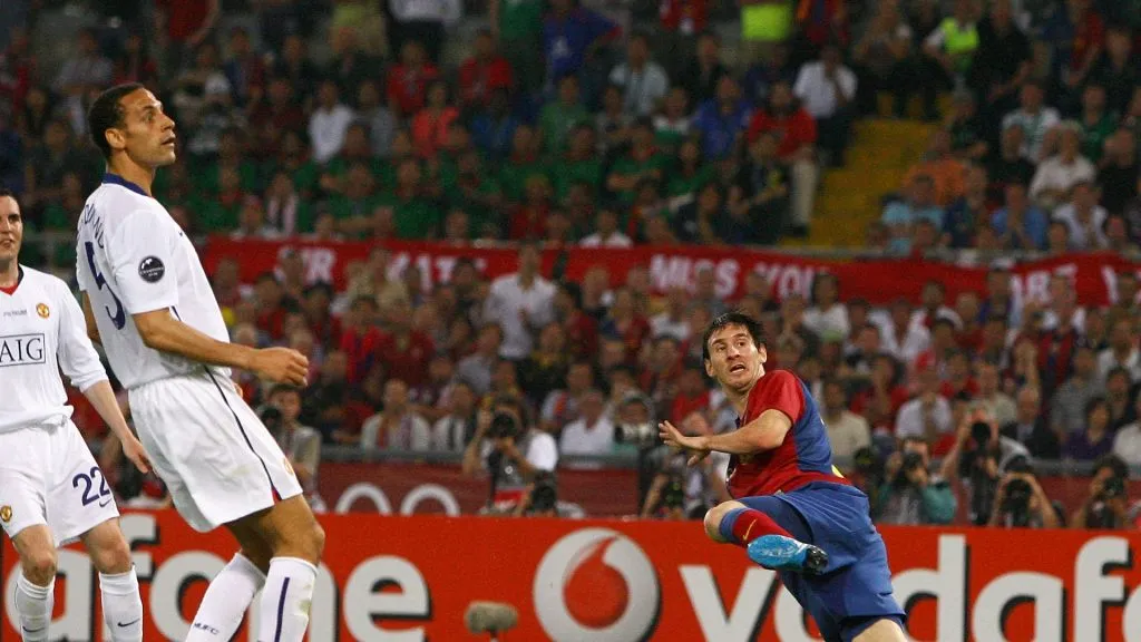 Lionel Messi of Barcelona scores the second goal for Barcelona during the UEFA Champions League Final match between Barcelona and Manchester United at the Stadio Olimpico on May 27, 2009 in Rome, Italy.