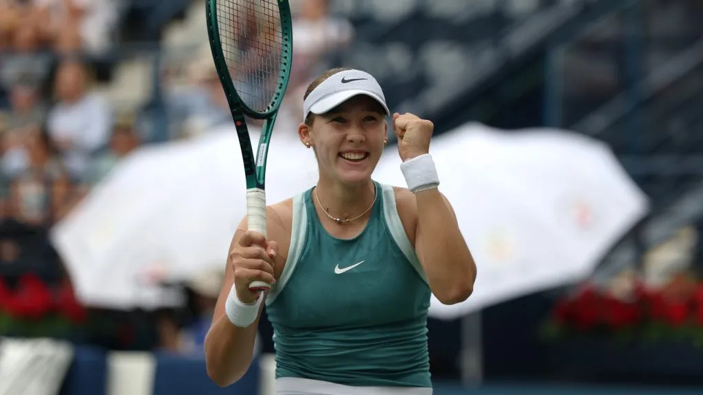 Mirra Andreeva celebrates victory over Iga Swiatek in their quarter final match during day five of the Dubai Duty Free Tennis Championships, part of the Hologic WTA Tour in 2025. (Source: Christopher Pike/Getty Images)
