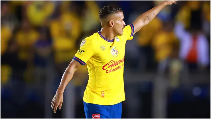 Jonathan Dos Santos of America