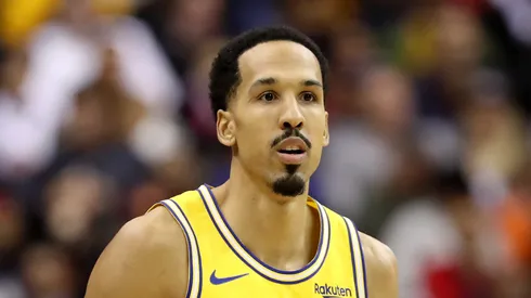 Shaun Livingston #34 of the Golden State Warriors dribbles the ball against the Washington Wizards in the first half at Capital One Arena on January 24, 2019