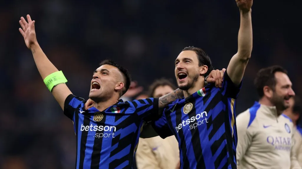Lautaro Martinez and Matteo Darmian of FC Internazionale celebrate after their team’s 4-3 victory in the UEFA Champions League 2024/25 Semi Final Second Leg match. (Source: Carl Recine/Getty Images)