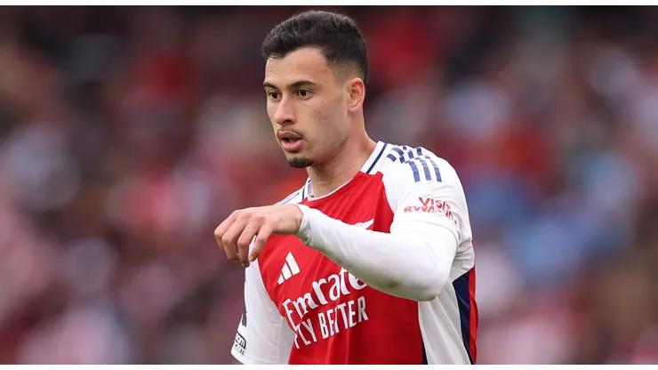 Gabriel Martinelli of Arsenal controls the ball during the Premier League match between Arsenal FC and AFC Bournemouth at Emirates Stadium on May 03, 2025 in London, England.