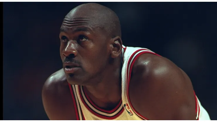 21 Oct 1995: Guard Michael Jordan #23 of the Chicago Bulls watches a free throw attempt at the United Center in Chicago, Illinois, during the game against the Seattle Supersonics. The Bulls defeated the Supersonics 101-97.