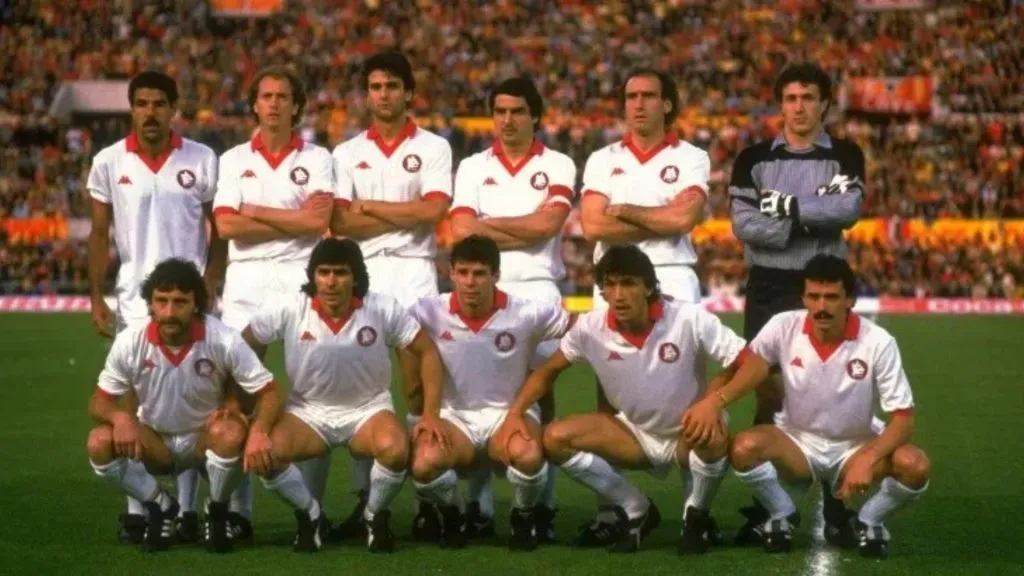 The AS Roma team pose for a photograph before the European Cup Final against Liverpool. (Source: Getty Images)
