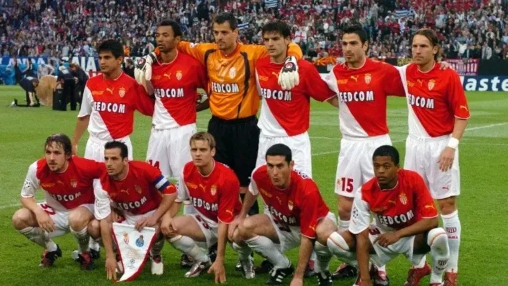 The Monaco team line up at the start of the 2004 UEFA Champions League Final vs Porto. (Source: Getty Images)