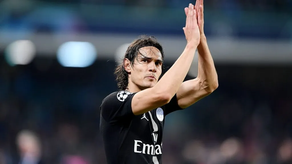 Edinson Cavani of Paris Saint-Germain greets his supporters during the Group C match of the UEFA Champions League between SSC Napoli and Paris Saint-Germain in 2018. (Source: Francesco Pecoraro/Getty Images)