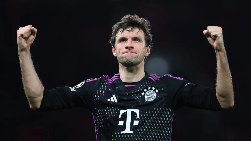 Thomas Mueller of Bayern Munich celebrates victory at full-time following the UEFA Champions League match between Manchester United and FC Bayern München in 2023. (Source: Michael Steele/Getty Images)