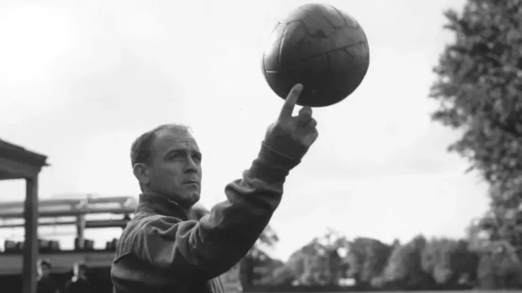 Spanish soccer player Alfredo di Stefano spinning a ball on one finger. (Source: Getty Images)