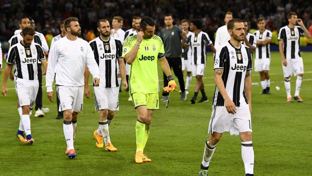 Gianluigi Buffon of Juventus and his team walk off dejected after the UEFA Champions League Final between Juventus and Real Madrid at National Stadium of Wales on June 3, 2017. (Source: David Ramos/Getty Images)