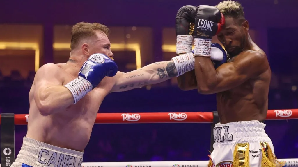 Saul “Canelo” Alvarez and William Scull (L-R) on the Fatal Fury City of Wolves card at ANB Arena on May 03, 2025 in Riyadh, Saudi Arabia. (Photo by Richard Pelham/Getty Images)