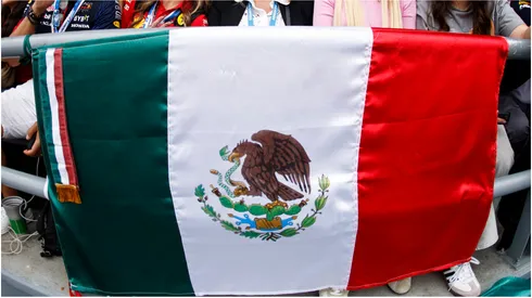 Fans with a Mexico flag