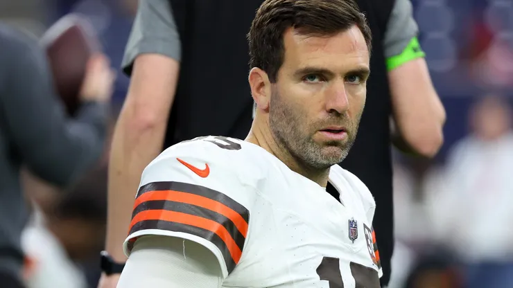 Joe Flacco #15 of the Cleveland Browns warms up prior to the game against the Houston Texans.