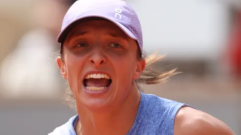Iga Swiatek celebrates reaching the 2025 French Open semifinal