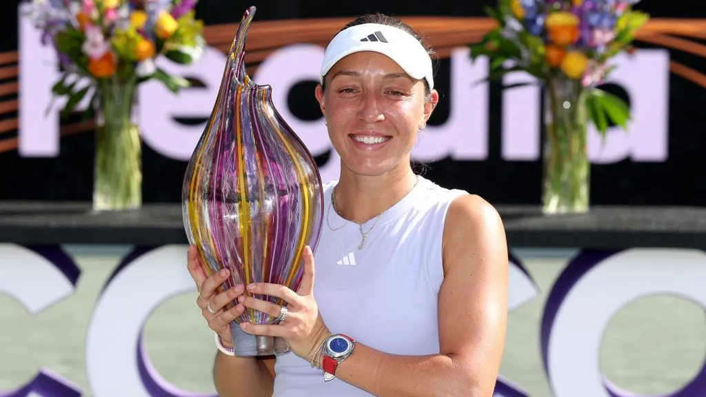 Jessica Pegula poses with the trophy after defeating Sofia Kenin of United States during the final of the Credit One Charleston Open at Credit One Stadium on April 06, 2025. (Source: Matthew Stockman/Getty Images)