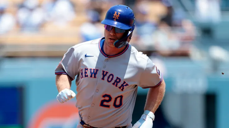 Pete Alonso #20 of the New York Mets runs the bases after hitting a home run against the Los Angeles Dodgers in the second inning at Dodger Stadium on June 05, 2025 in Los Angeles, California.