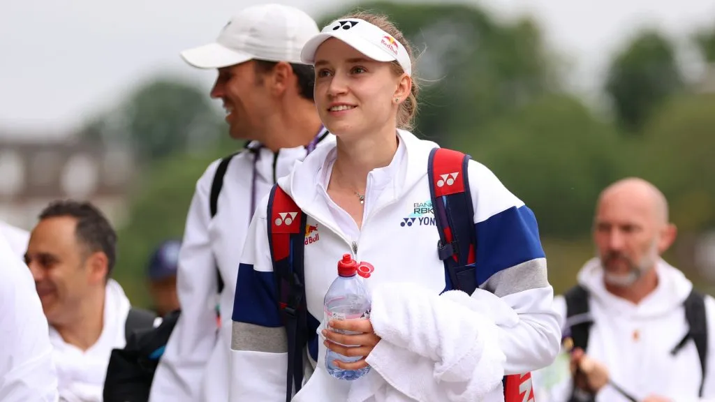 Elena Rybakina of Kazakhstan makes her way back to the clubhouse after a practice session ahead of The Championships – Wimbledon 2023. (Source: Clive Brunskill/Getty Images)