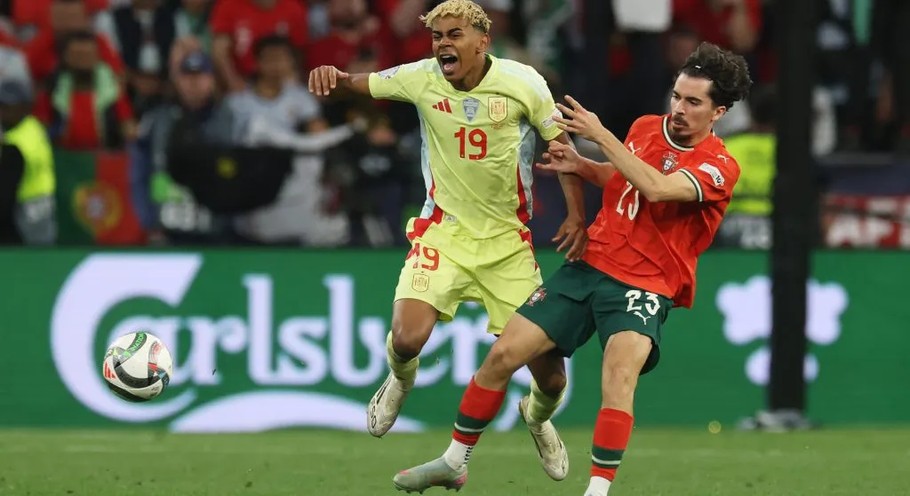 Lamine and Vitinha palying the UEFA Nations league final in 2025