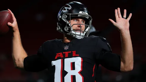 Kirk Cousins #18 of the Atlanta Falcons warms up prior to facing the Jacksonville Jaguars at Mercedes-Benz Stadium on August 23, 2024 in Atlanta, Georgia.