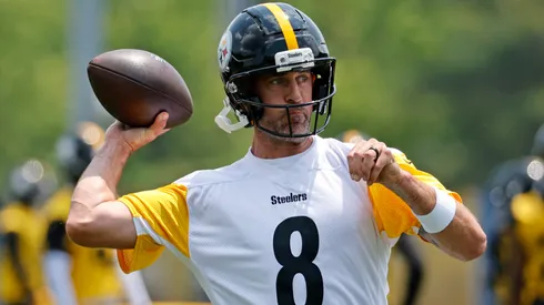 Aaron Rodgers #8 of the Pittsburgh Pirates in action during Minicamp at UPMC Rooney Sports Complex on June 10, 2025 in Pittsburgh, Pennsylvania.