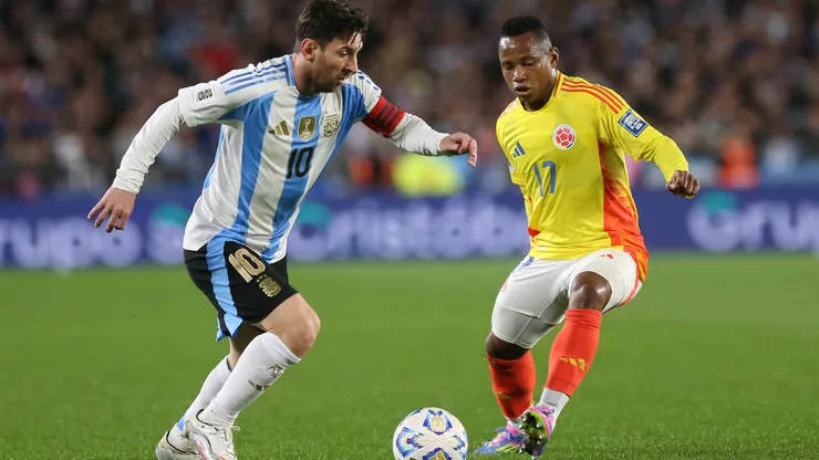 Lionel Messi of Argentina runs with the ball whilst under pressure from Jáminton Campaz of Colombia during a FIFA World Cup 2026 South American Qualifier game.