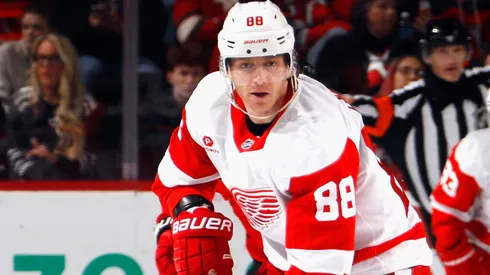 Looking to strengthen their core around Patrick Kane, the Detroit Red Wings signed a proven playoff goaltender from Europe’s top leagues.