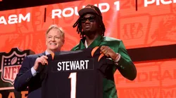 Edge Rusher Shemar Stewart of Texas A&M poses with NFL Commissioner Roger Goodell after being selected seventeenth overall pick by the Cincinnati Bengals during the first round of the 2025 NFL Draft at Lambeau Field on April 24, 2025 in Green Bay, Wisconsin.